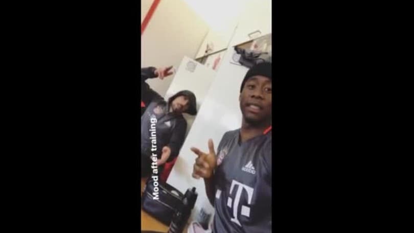 Alaba e Ribery, karaoke "sensuale" nello spogliatoio del Bayern