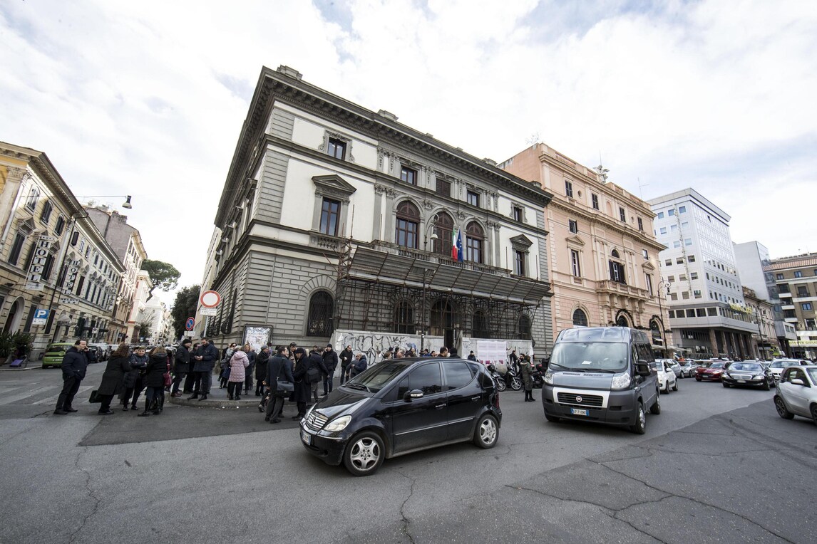 Terremoto a Roma, evacuate le scuole e chiusa la metro