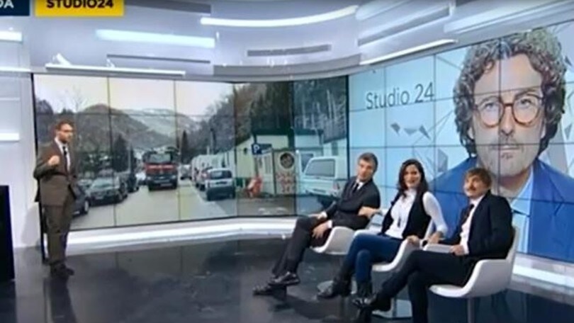 Scossa in diretta a Rainews24. Le luci dello studio oscillano