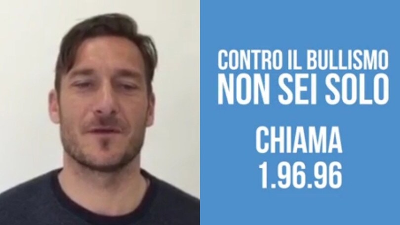 Totti scende in campo, capitano del Drem Team contro il bullismo