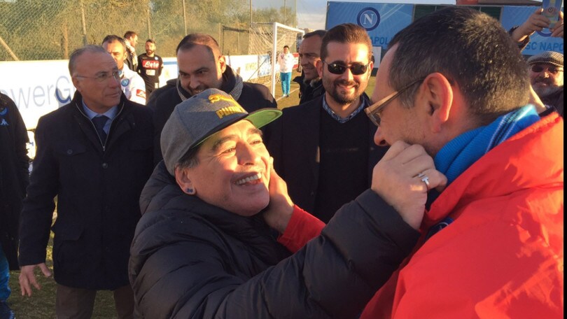 Napoli, Maradona a Castelvolturno incontra Sarri e la squadra