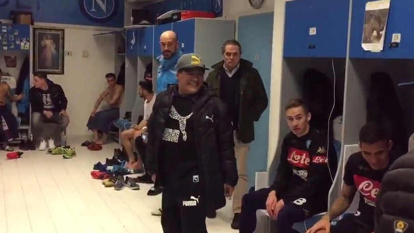 Maradona nello spogliatoio del Napoli