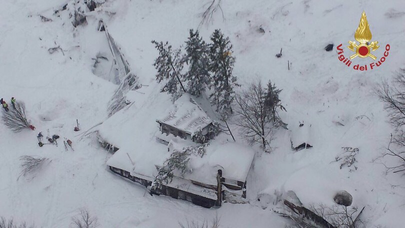 Slavina sull'Hotel Rigopiano: continuano i soccorsi