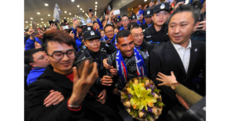Calciomercato, Tevez arriva in Cina: che festa all'aeroporto!