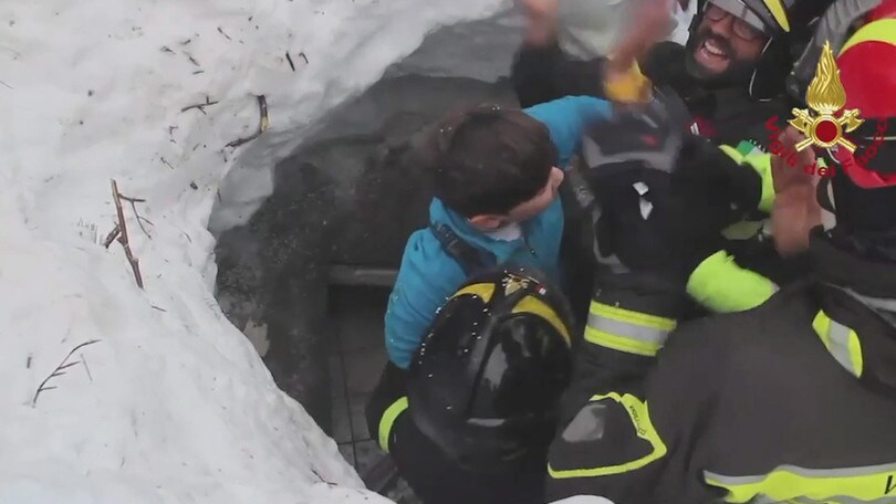 Hotel Rigopiano, il salvataggio del bambino e della mamma