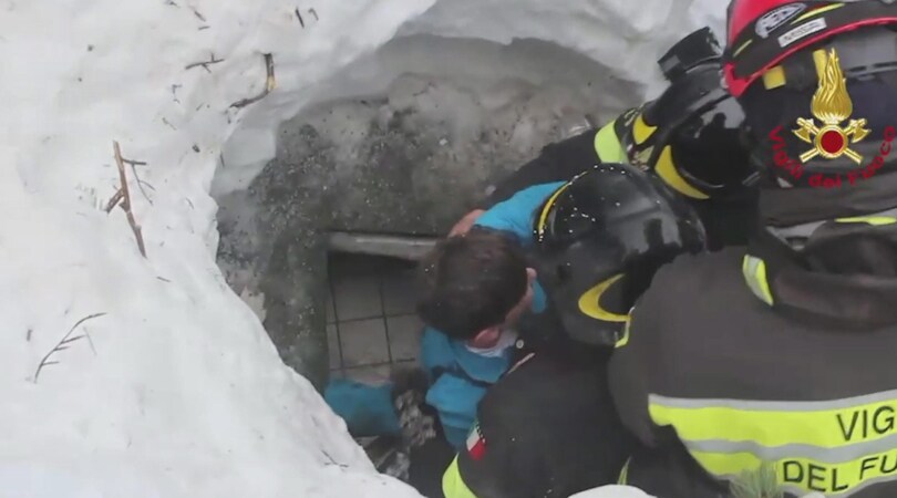 Terremoto, Hotel Rigopiano: altri tre bambini in salvo, riunita la famiglia Parete