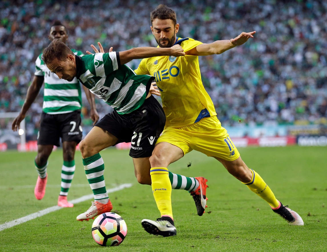 Squillo del Villareal sul calciomercato: l'attaccante Adrian Lopez torna in prestito dal Porto