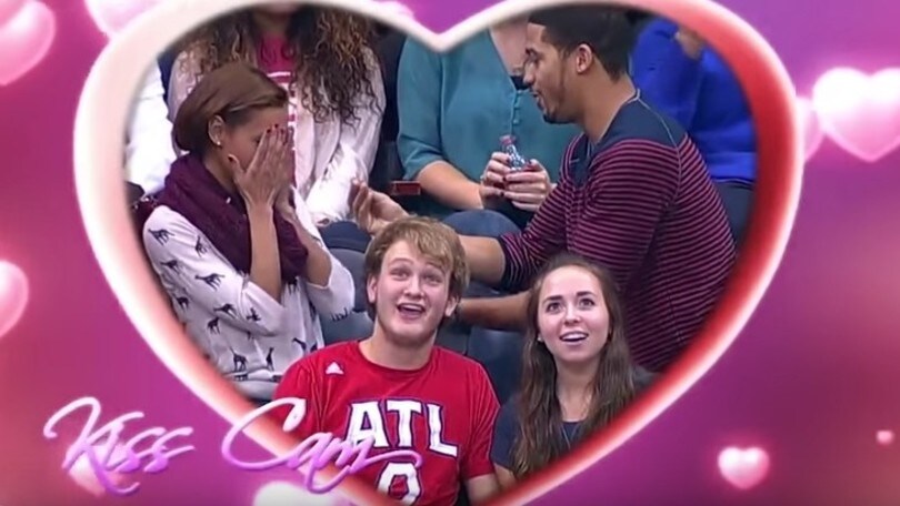La proposta di matrimonio con la kiss cam finisce in un disastro!
