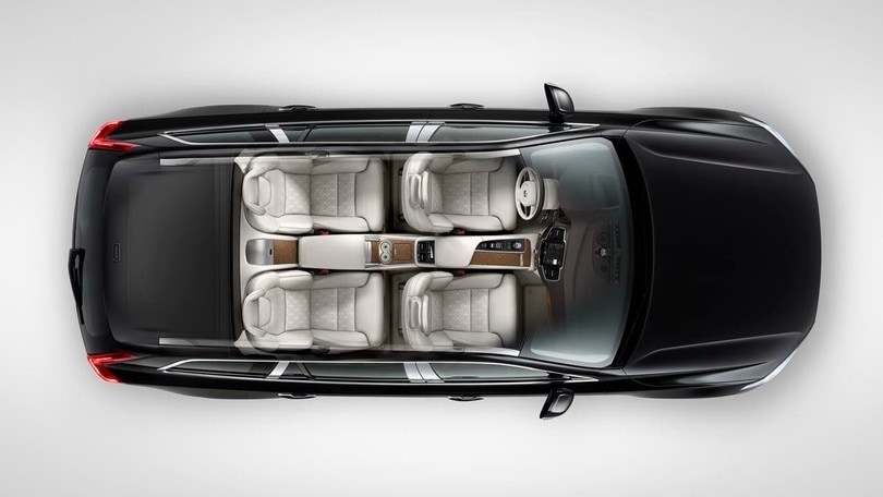 Volvo XC90 T8 Excellence, tutto il lusso che c'è: foto