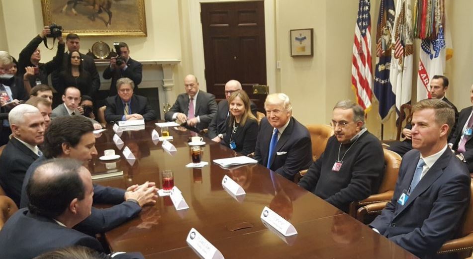 Marchionne e i big dell’auto USA da Trump: investite in America