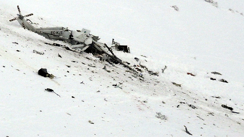 Elicottero del 118 precipita a Campo Felice: sei morti