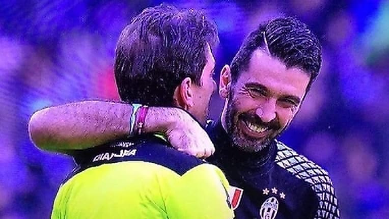 Abbraccio Buffon-Tagliavento. Parla Zoff: «Un gesto che non si fa»