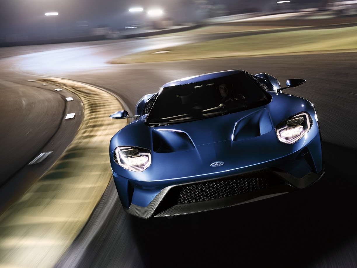 Ford GT batte Ferrari 458 e McLaren 657LT in pista
