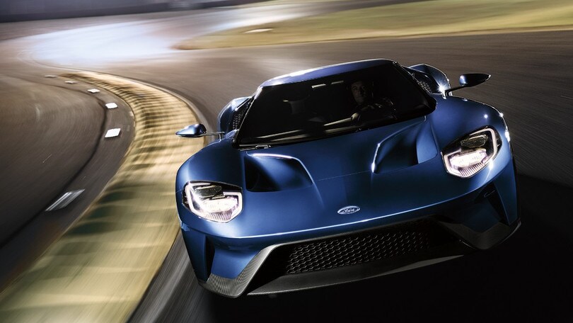 Ford GT batte Ferrari 458 e McLaren 657LT in pista
