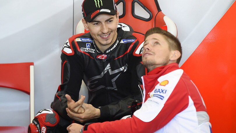 MotoGp: Stoner in pista a Sepang, nei box Ducati c'è anche Lorenzo
