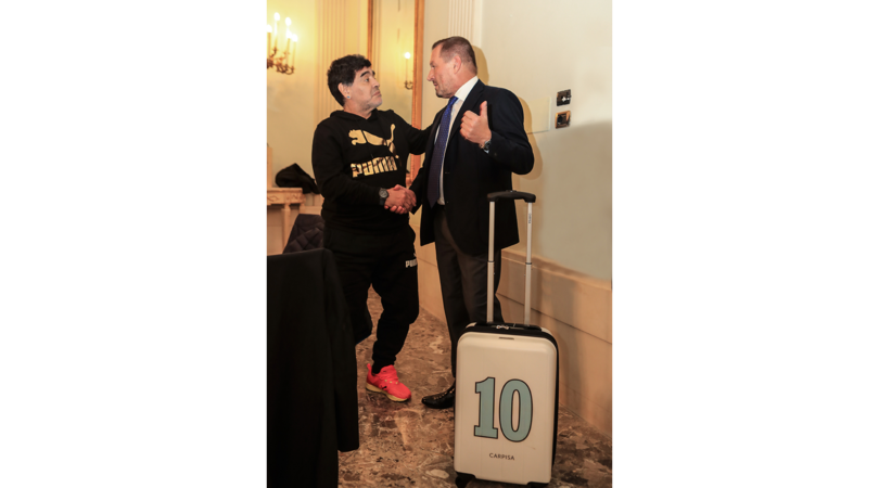 Carpisa. Una valigia tattoo per Maradona