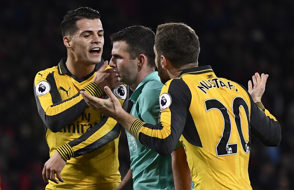 Xhaka, insulti a una hostess: «Fottuta tr...a bianca!»