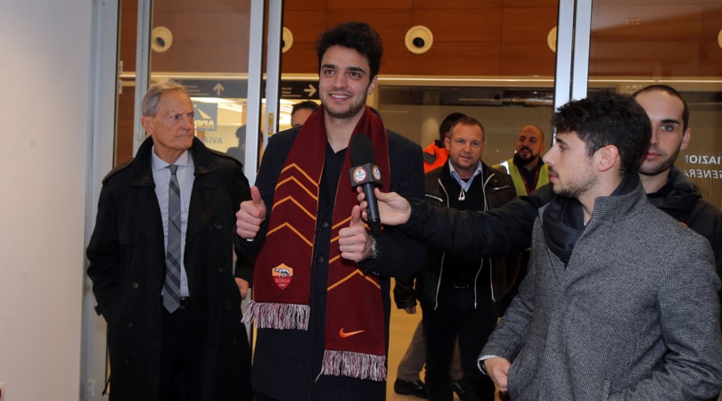 Ecco Grenier con la sciarpa della Roma