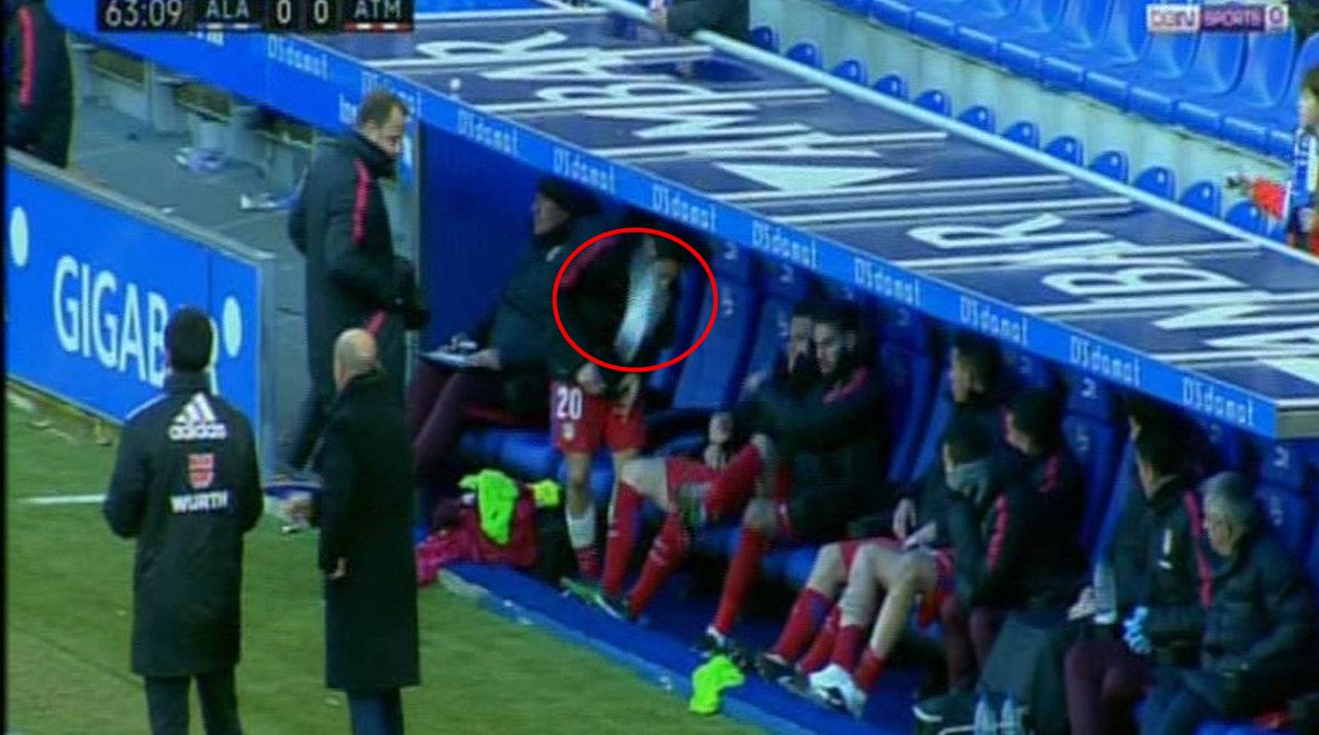 Atletico Madrid, pari e nervosismo: Carrasco reagisce in panchina