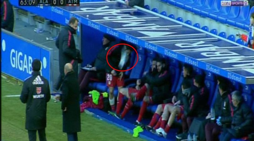 Atletico Madrid, pari e nervosismo: Carrasco reagisce in panchina