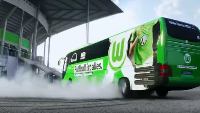 Bundesliga: il Wolfsburg parte in drifting col bus