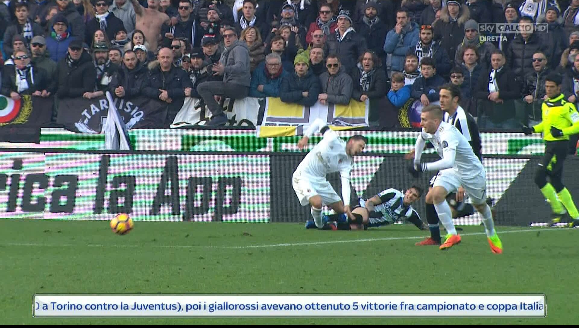 Milan ko a Udine ma i tifosi si infuriano con l'arbitro Banti