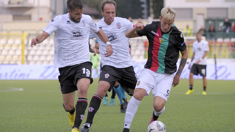 Calciomercato Pro Vercelli, addio Budel. C'è Nardini dal Messina