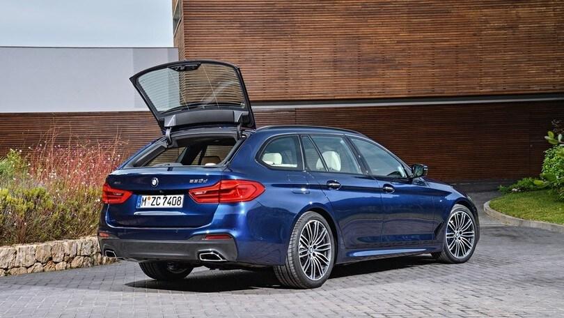 BMW Serie 5 Touring 2017: foto