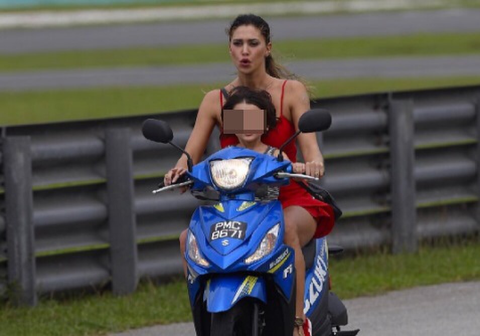 Belen Rodriguez, nuova polemica per il figlio in scooter senza casco