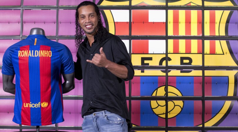Barcellona, Ronaldinho si ripresenta: farà l'ambasciatore