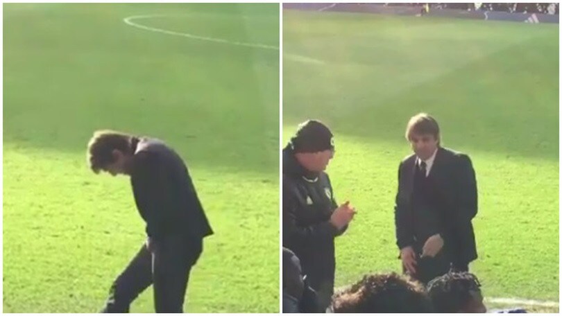 Conte, esultanza esagerata e si strappa i pantaloni