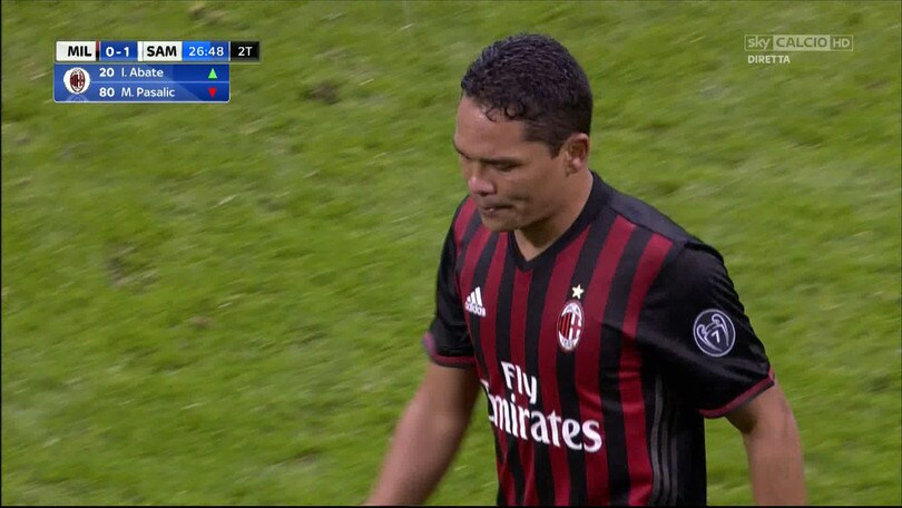 Milan-Sampdoria, furia Bacca al cambio con Lapadula