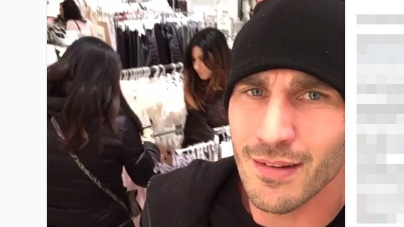Paolo Cannavaro al centro commerciale con moglie e suocera: «Salvatemi!»
