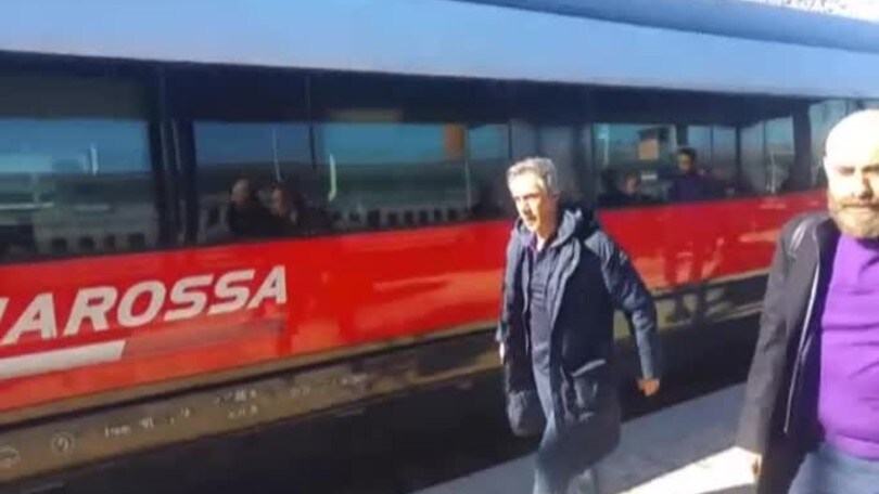 La Fiorentina arriva in treno a Roma