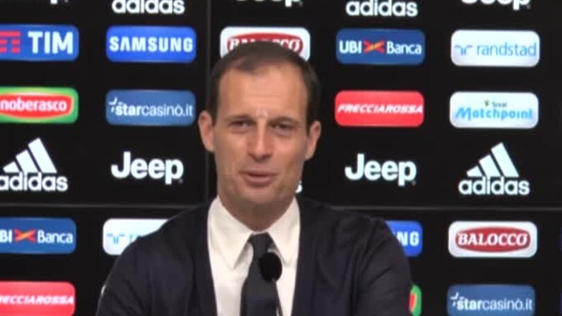Allegri scherza: "Mi hanno tirato una freccetta"