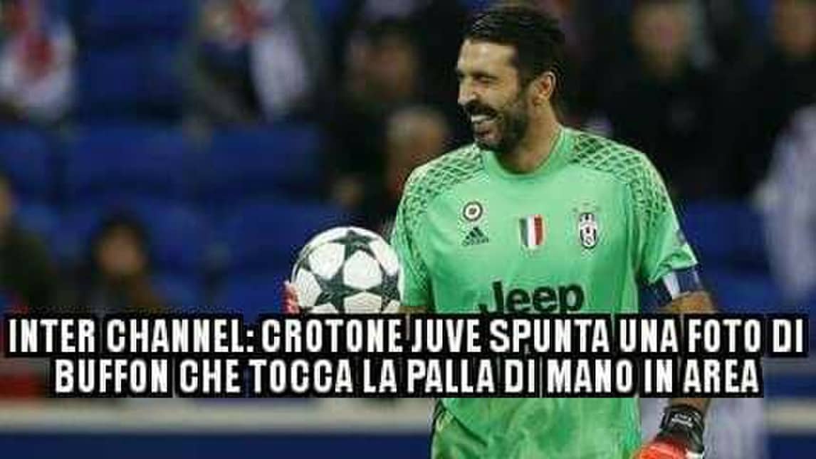 La Juventus batte il Crotone ma le ironie dei tifosi sono per l'Inter