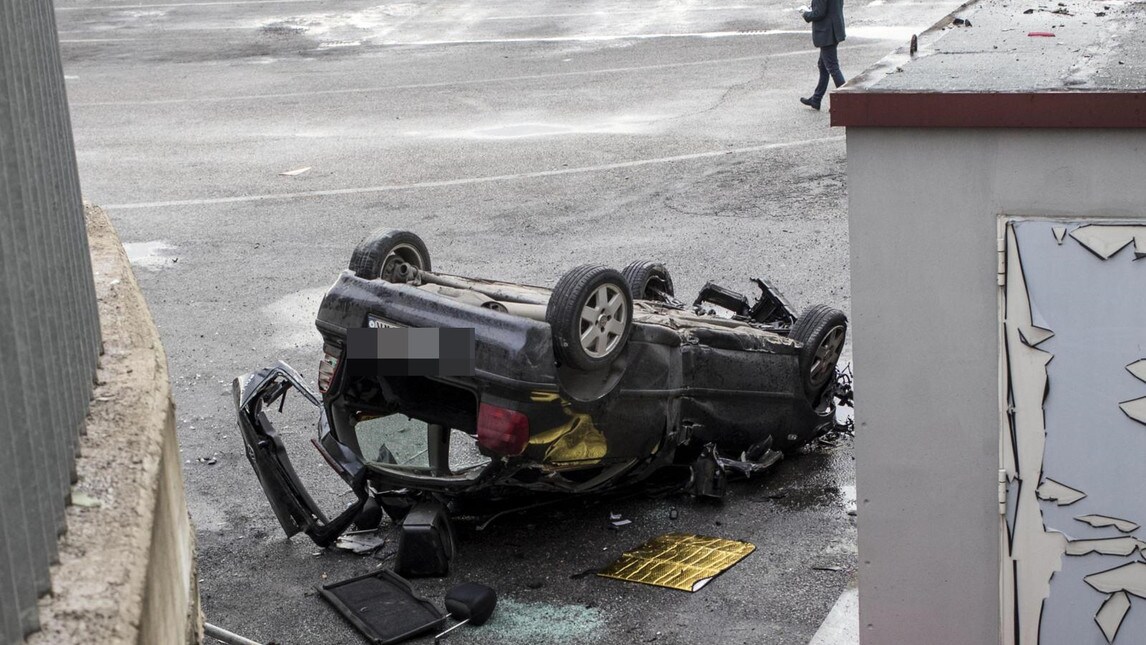 Roma, auto precipita dalla Tangenziale Est