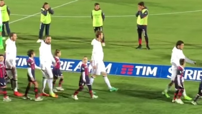 Crotone-Juve, insulti in napoletano a Higuain: il video è virale!