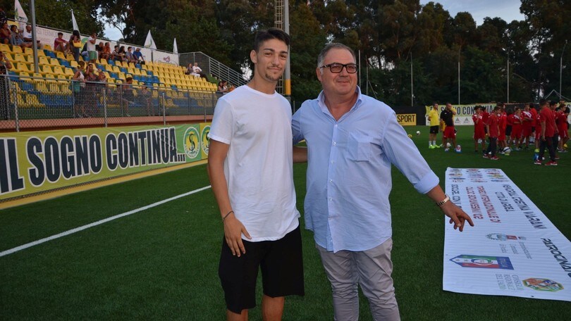 Racing, via Selvaggio. Panchina a Ranieri
