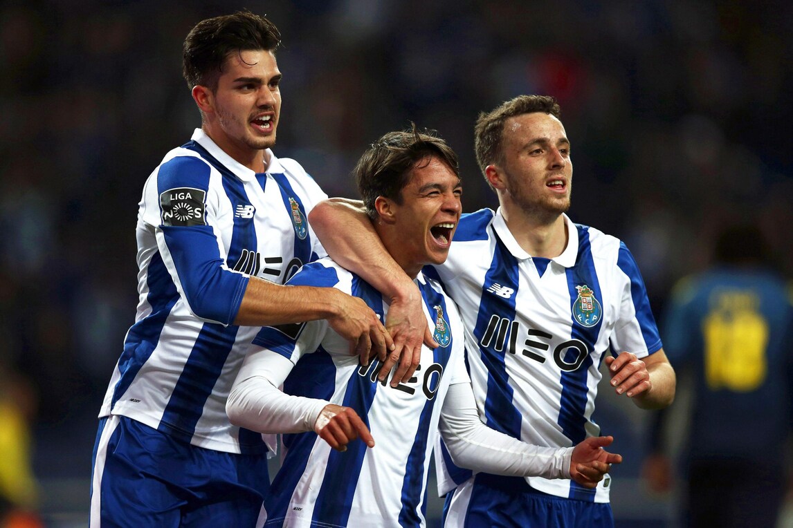 Calciomercato, il Porto riscatta Oliver Torres: all'Atletico 20 milioni