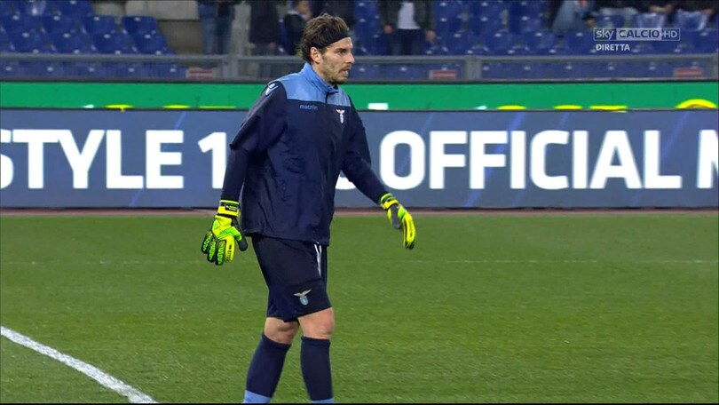 Lazio, Marchetti si fa male durante il riscaldamento