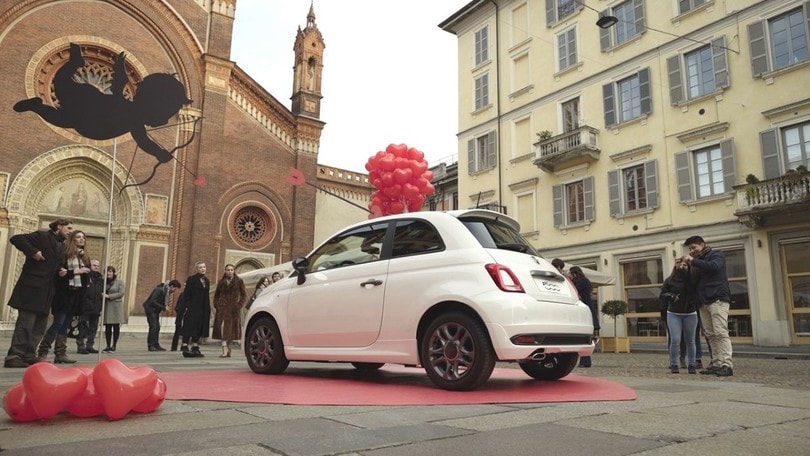 San Valentino, ridarsi il “primo bacio” a bordo della Fiat 500