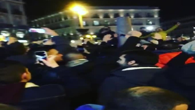 La compagna di Milik riprende l'invasione napoletana a Madrid