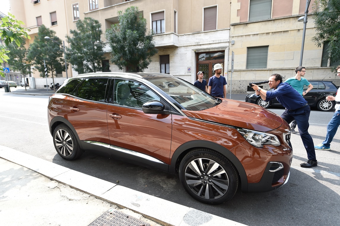 Stefano Accorsi ancora dietro e davanti la macchina da presa per Peugeot