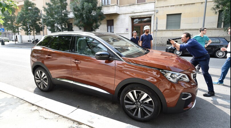 Stefano Accorsi ancora dietro e davanti la macchina da presa per Peugeot