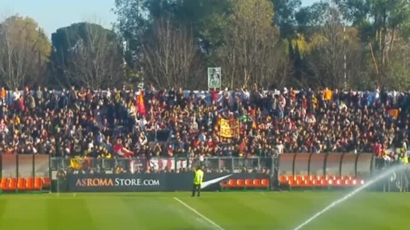 Sgarbi dà del cretino a Totti