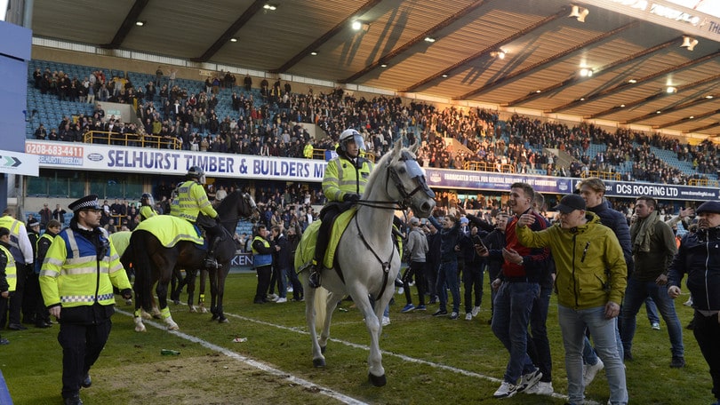 Millwall in estasi; invasione di campo dopo la vittoria sul Leicester