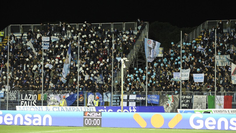 Lazio, la carica dei tifosi al Castellani: «304 km d'amore»
