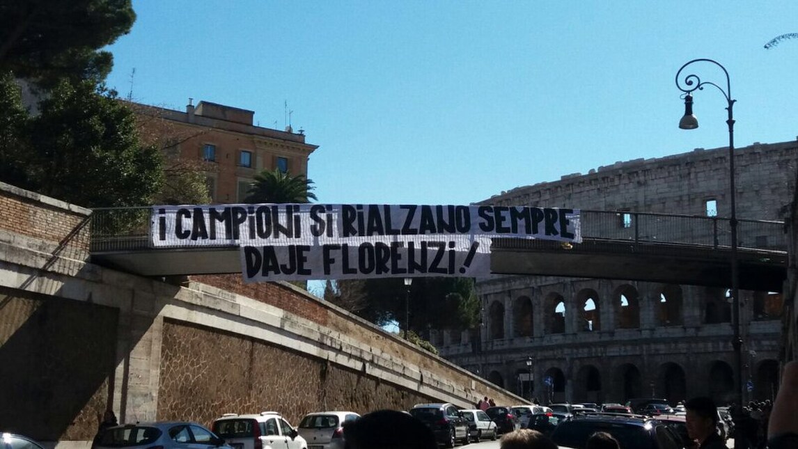 Florenzi, striscione al Colosseo: «I campioni si rialzano sempre!»