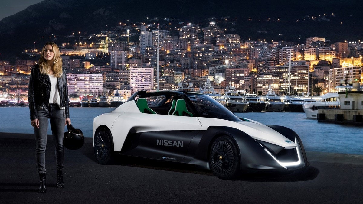 Margot Robbie "elettrizza" le Nissan a Montecarlo